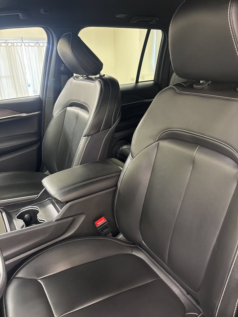 Used 2024 Jeep Grand Cherokee Limited AWD/4WD image 15