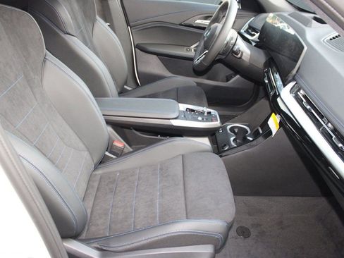 Used 2025 BMW X1 xDrive28i w/ Technology Package image 32