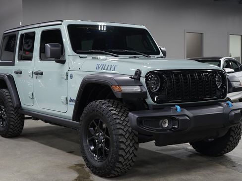 Used 2024 Jeep Wrangler Unlimited AWD/4WD image 7