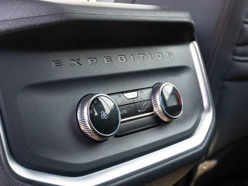 Used 2025 Ford Expedition Active RWD image 26