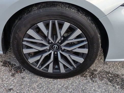 Used 2024 Nissan Altima 2.5 SV FWD image 10