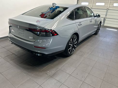 Used 2024 Honda Accord Touring image 3