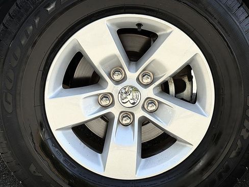 Used 2020 RAM 1500 Tradesman w/ Chrome Appearance Group RWD image 8