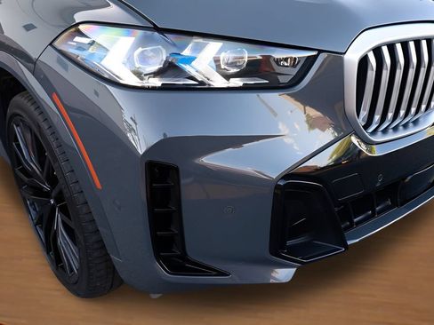 Used 2025 BMW X5 xDrive40i w/ M Sport Package AWD/4WD image 19