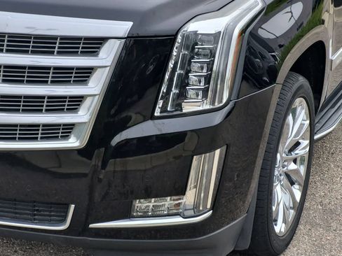 Used 2019 Cadillac Escalade Luxury w/ LPO, Radiant Package AWD/4WD image 11