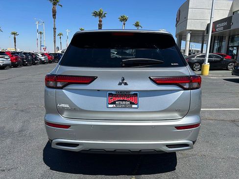 Used 2024 Mitsubishi Outlander AWD image 3