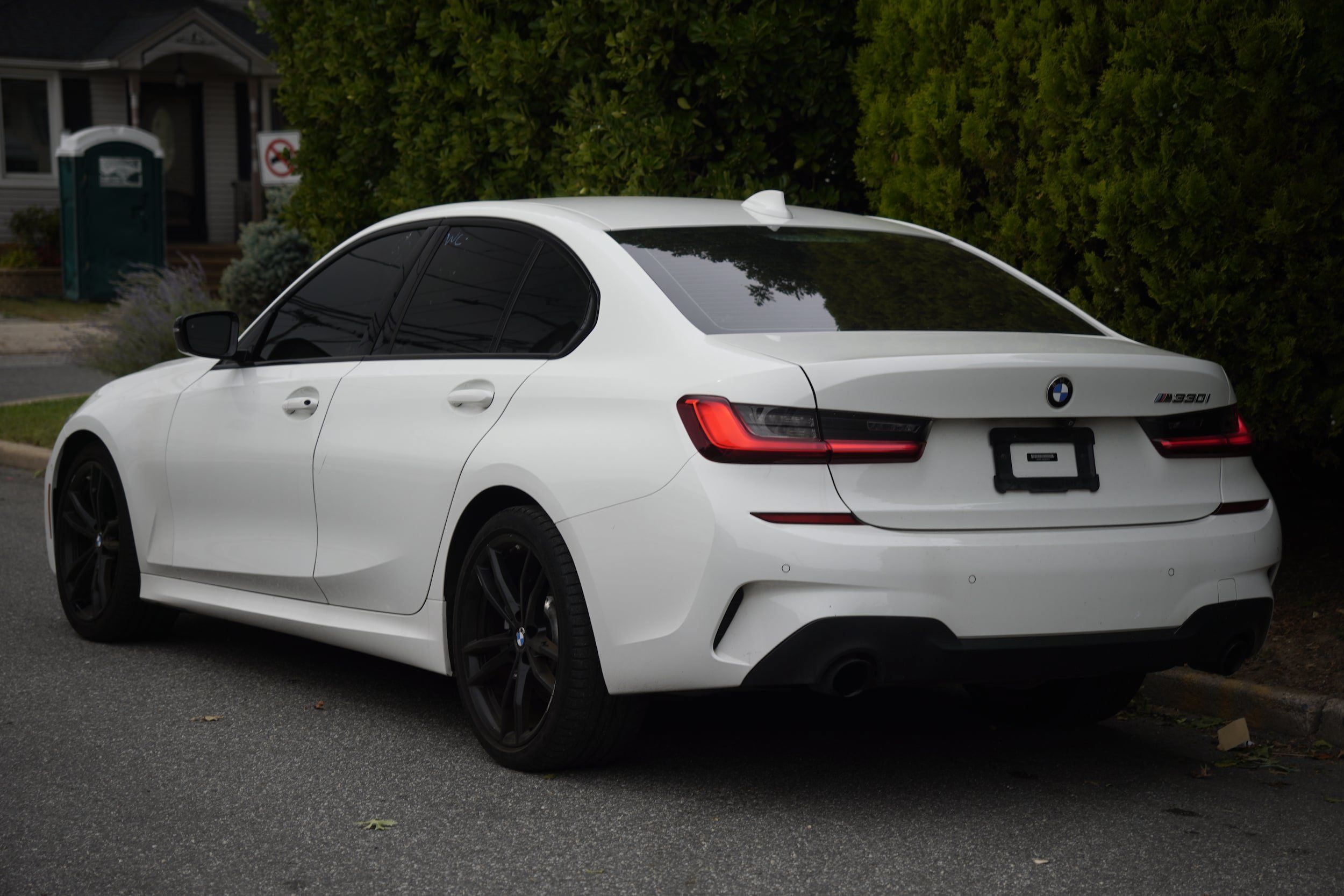 Used 2021 BMW 330i Sedan w/ M Sport Package RWD image 4