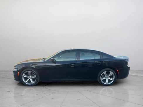 Used 2017 Dodge Charger R/T image 2