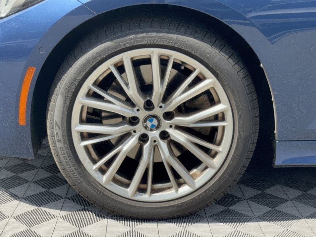 Used 2023 BMW 330i xDrive Sedan w/ Premium Package AWD/4WD image 13