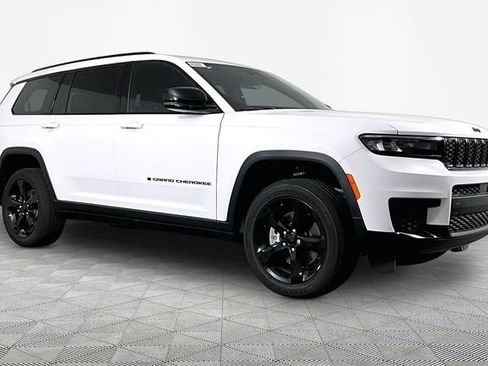 New 2025 Jeep Grand Cherokee L Altitude AWD/4WD image 2