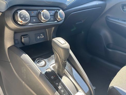 Used 2025 Nissan Versa SV FWD image 39