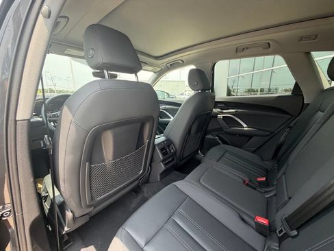 Used 2025 Audi Q5 Premium Plus w/ Premium Plus AWD/4WD image 23