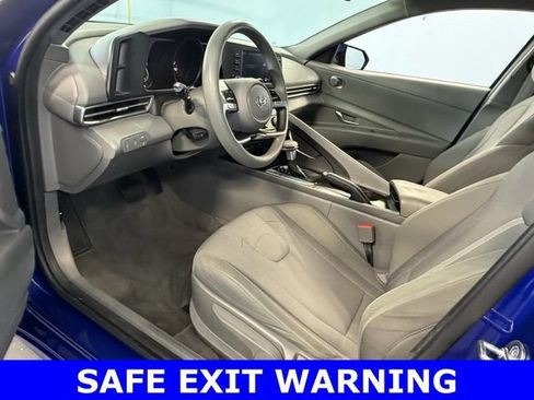 Used 2023 Hyundai Elantra SE FWD image 6