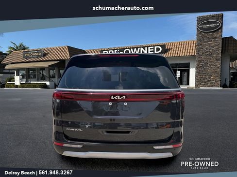 Used 2024 Kia Carnival LX FWD image 6