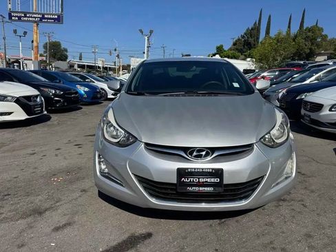 Used 2015 Hyundai Elantra SE w/ Option Group 02 FWD image 2