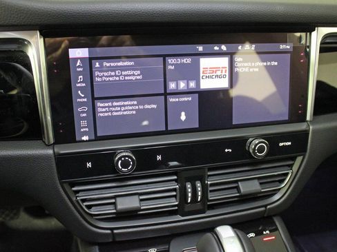 Certified 2026 Porsche Macan AWD/4WD image 24