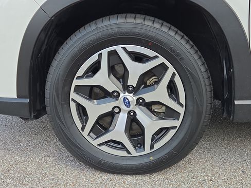 Used 2023 Subaru Forester Premium AWD/4WD image 9