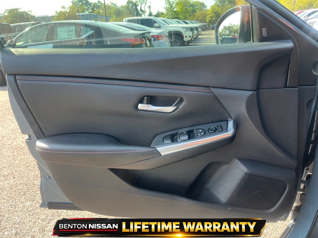 Used 2025 Nissan Sentra SR FWD image 5