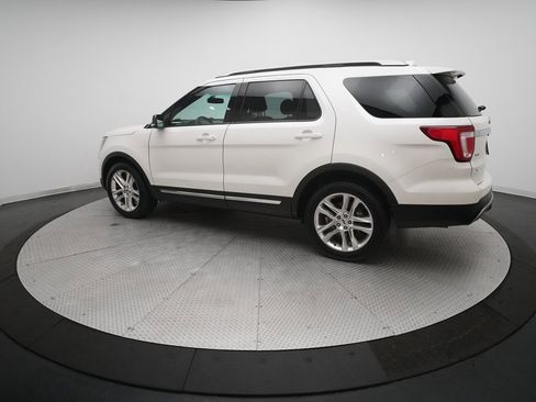 Used 2016 Ford Explorer XLT w/ Equipment Group 202A image 12