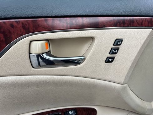 Used 2011 Toyota Avalon Limited FWD image 14