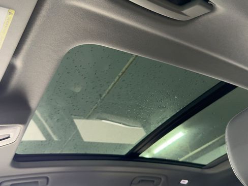 Used 2025 Audi Q5 Premium w/ Convenience Package image 16