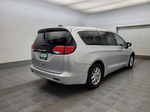 Used 2022 Chrysler Voyager LX FWD image 9