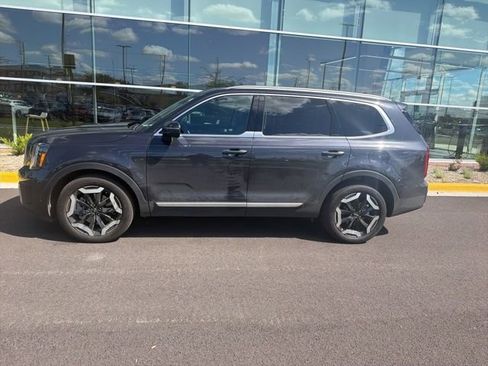 Used 2025 Kia Telluride S FWD image 19