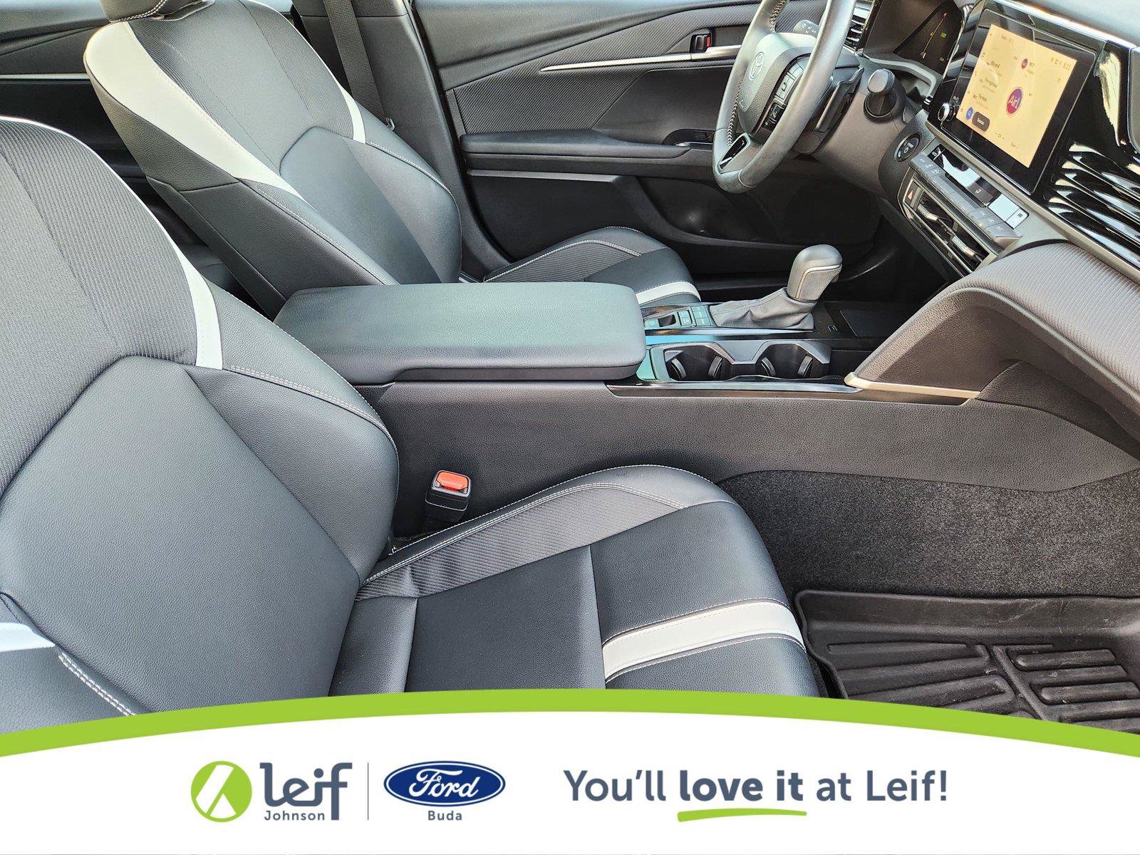 Used 2025 Toyota Camry SE w/ Convenience Package FWD image 10