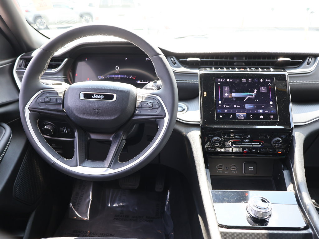 Used 2024 Jeep Grand Cherokee Altitude AWD/4WD image 18