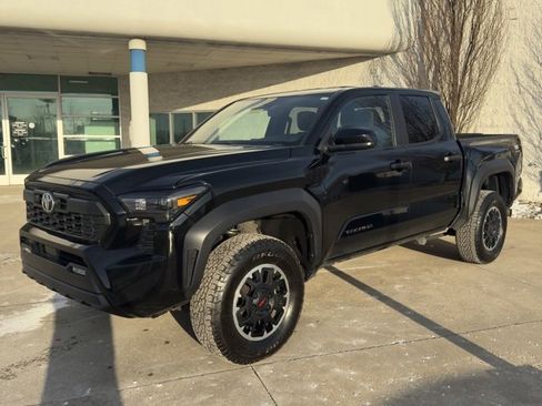 Used 2024 Toyota Tacoma TRD Off-Road image 7