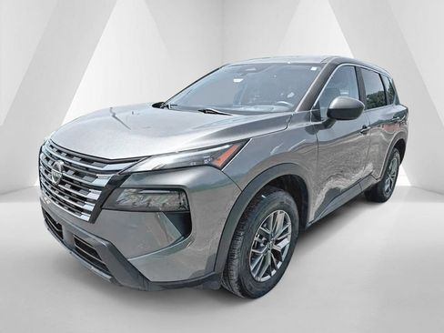 Used 2024 Nissan Rogue S AWD/4WD image 3