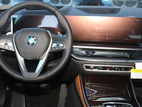 New 2026 BMW X5 xDrive50e w/ Premium Package image 18