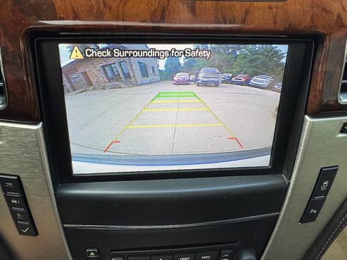 Used 2013 Cadillac Escalade Platinum image 21