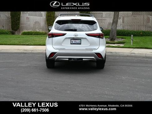 Used 2024 Toyota Highlander Platinum AWD/4WD image 5