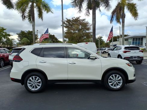 Certified 2020 Nissan Rogue SV image 8