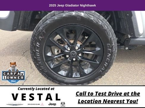 Used 2025 Jeep Gladiator Sport AWD/4WD image 19