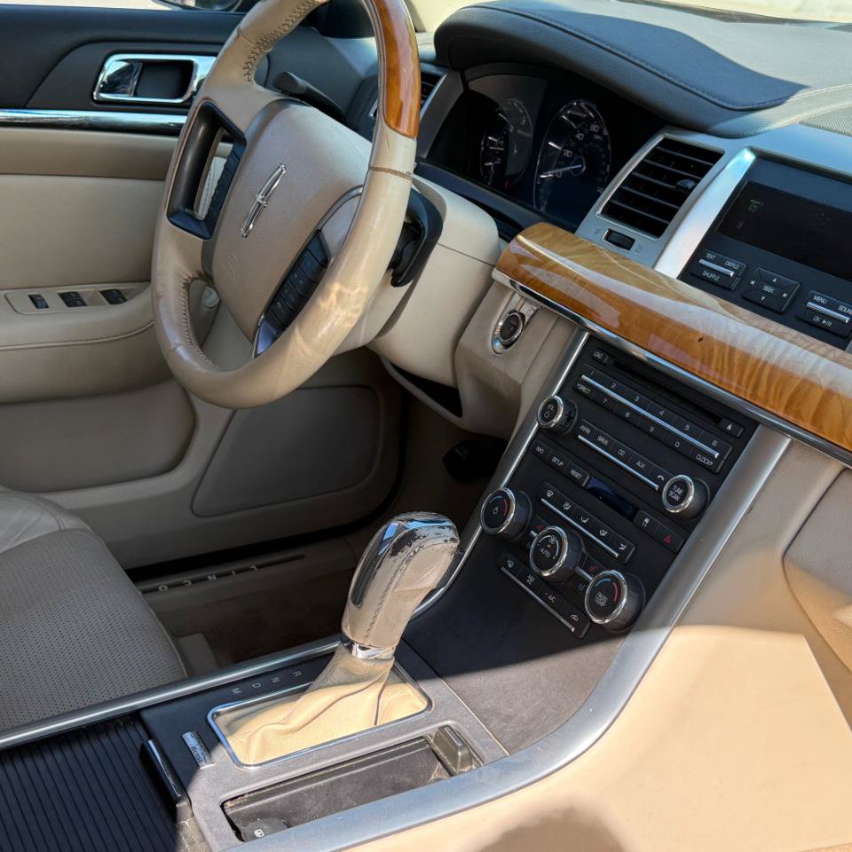 Used 2010 Lincoln MKS FWD image 25