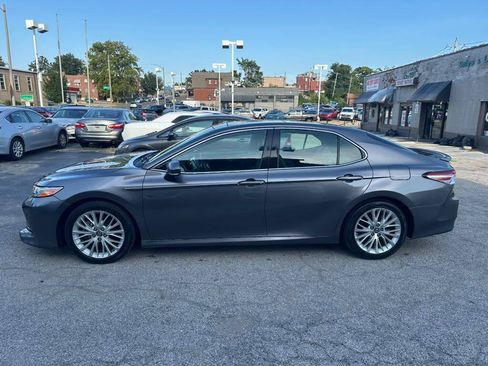 Used 2018 Toyota Camry XLE FWD image 5