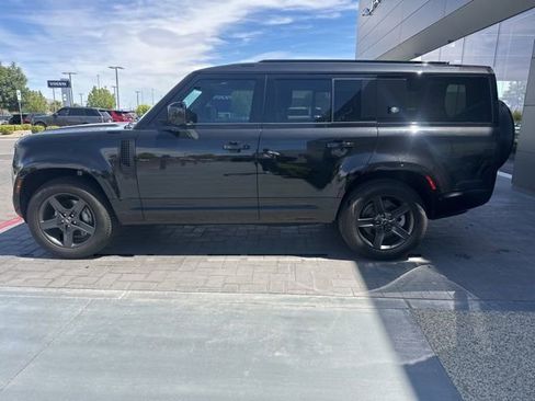 Used 2024 Land Rover Defender 130 X-Dynamic SE AWD/4WD image 8