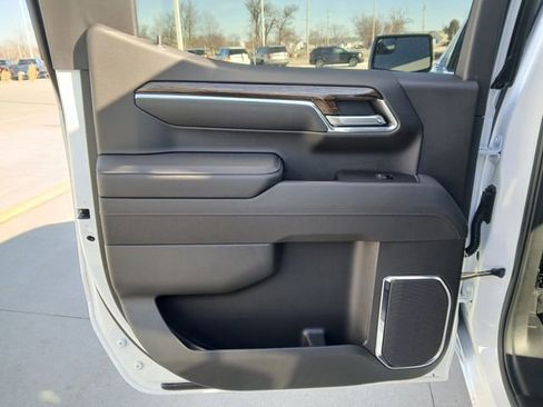 New 2026 GMC Sierra 1500 SLE w/ Preferred Package AWD/4WD image 13