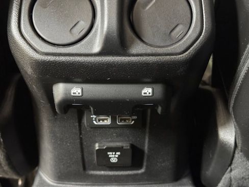 Used 2020 Jeep Gladiator Overland AWD/4WD image 19