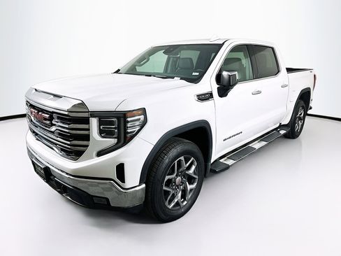 Used 2022 GMC Sierra 1500 SLT w/ X31 Off-Road Package image 3