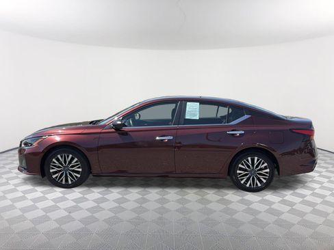 Used 2024 Nissan Altima 2.5 SV image 14
