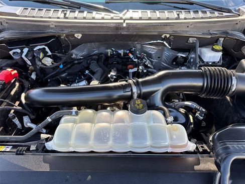 Certified 2024 Ford Expedition XLT AWD/4WD image 8