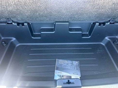 Used 2025 Chevrolet Traverse LT FWD image 36