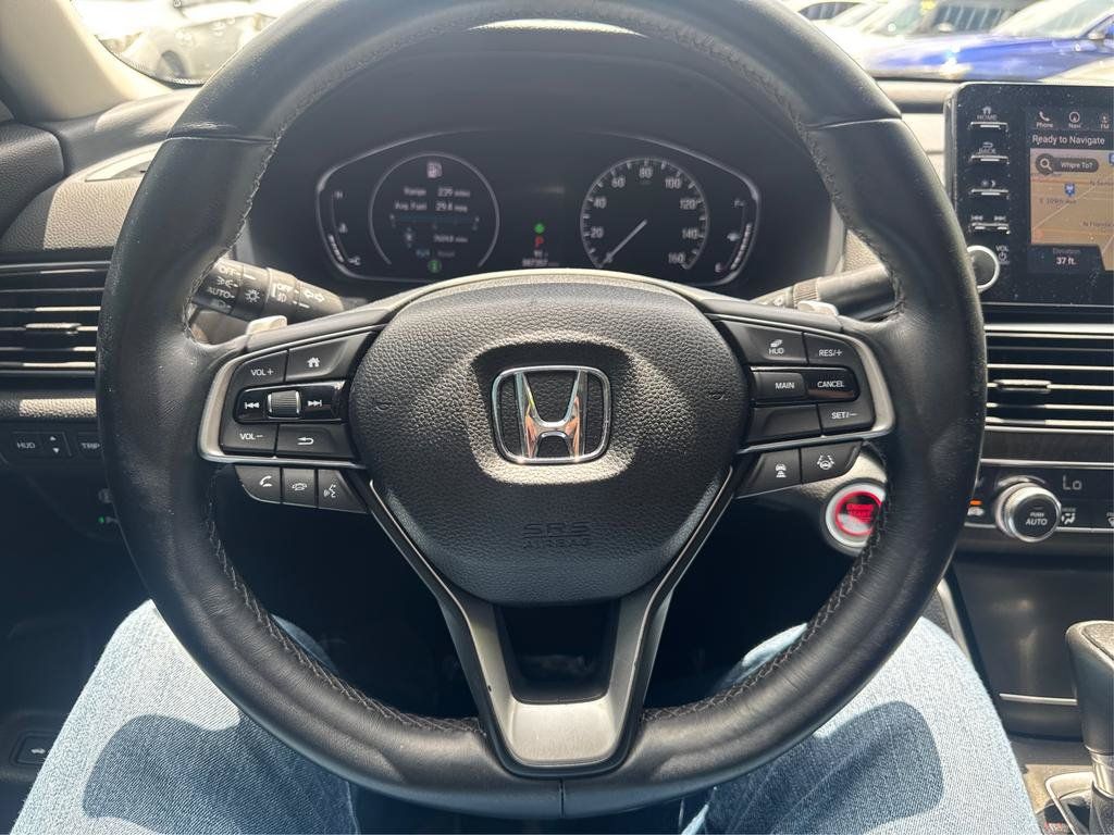Used 2018 Honda Accord Touring image 16