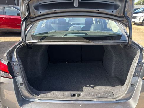 Used 2025 Nissan Versa SV FWD image 29