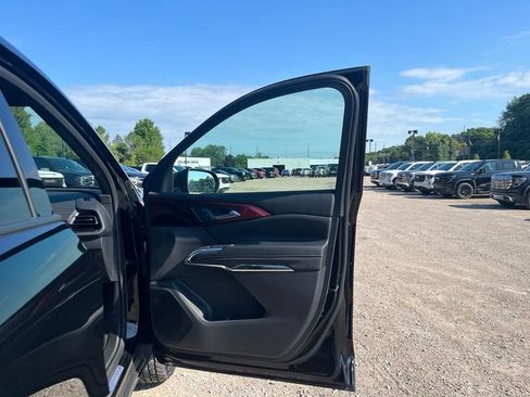 Used 2026 Chevrolet Traverse Z71 w/ LPO, Floor Liner Package AWD/4WD image 35