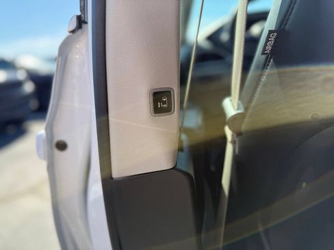 Certified 2023 Chrysler Pacifica Touring-L FWD image 32