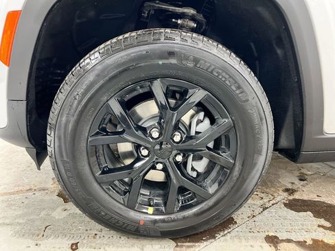 New 2026 Jeep Grand Cherokee Altitude image 27